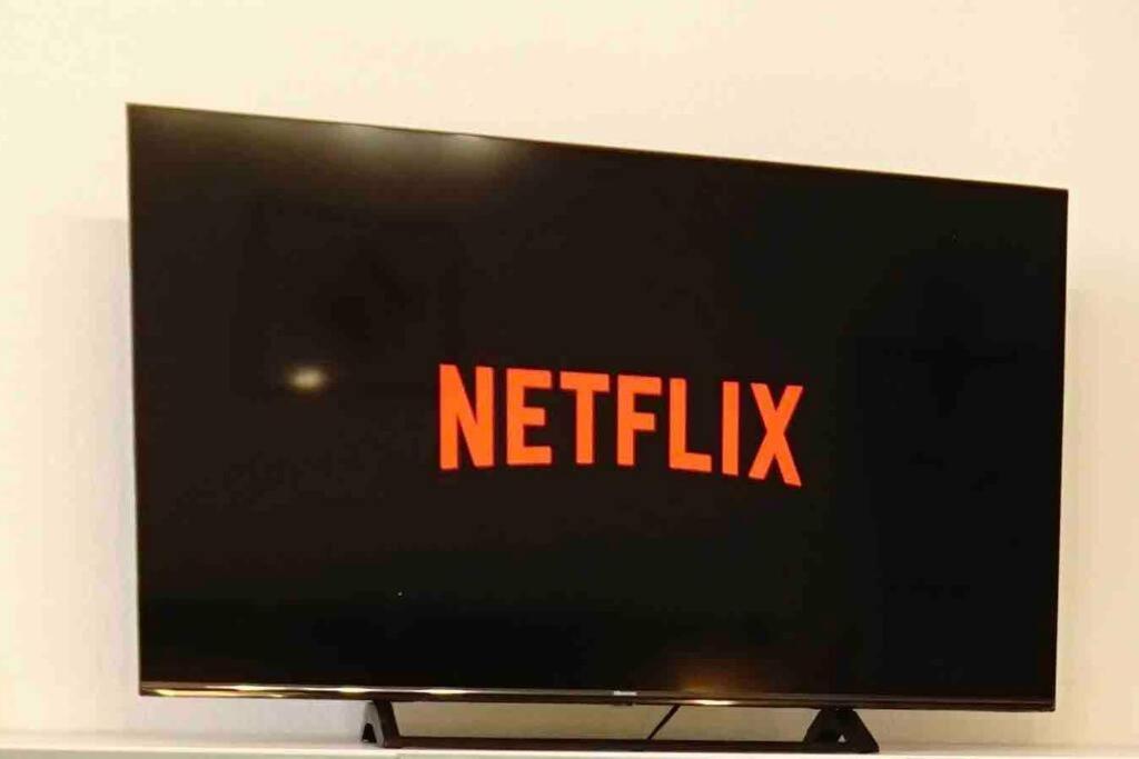 Super Lage Modern Boxspringbett *netflix* Wlan* Apartment Chemnitz